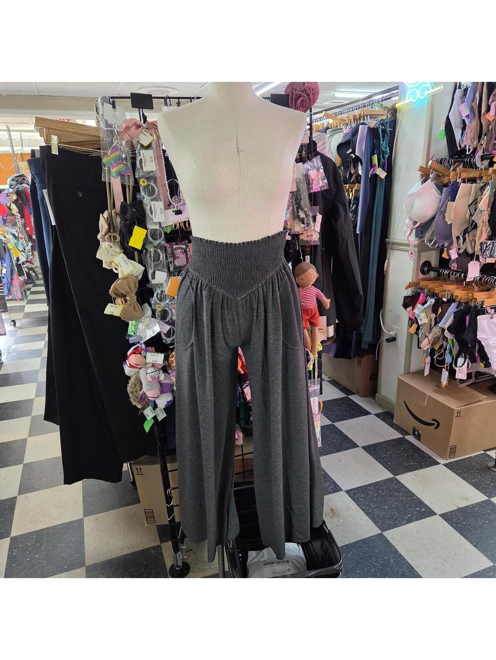 Charcoal Gray Wide Leg Pants with Smocked Waist and Pockets sz S